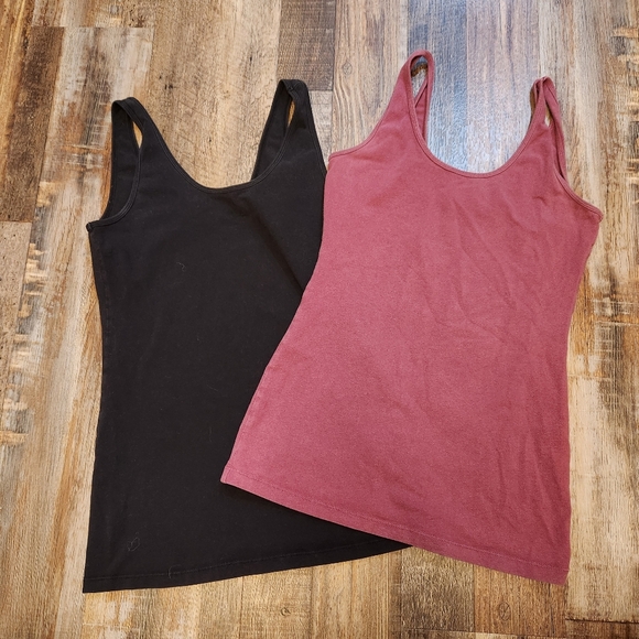 Maurices Tops - Set Of Two Maurices Tank Tops - Black And Maroon Size Small